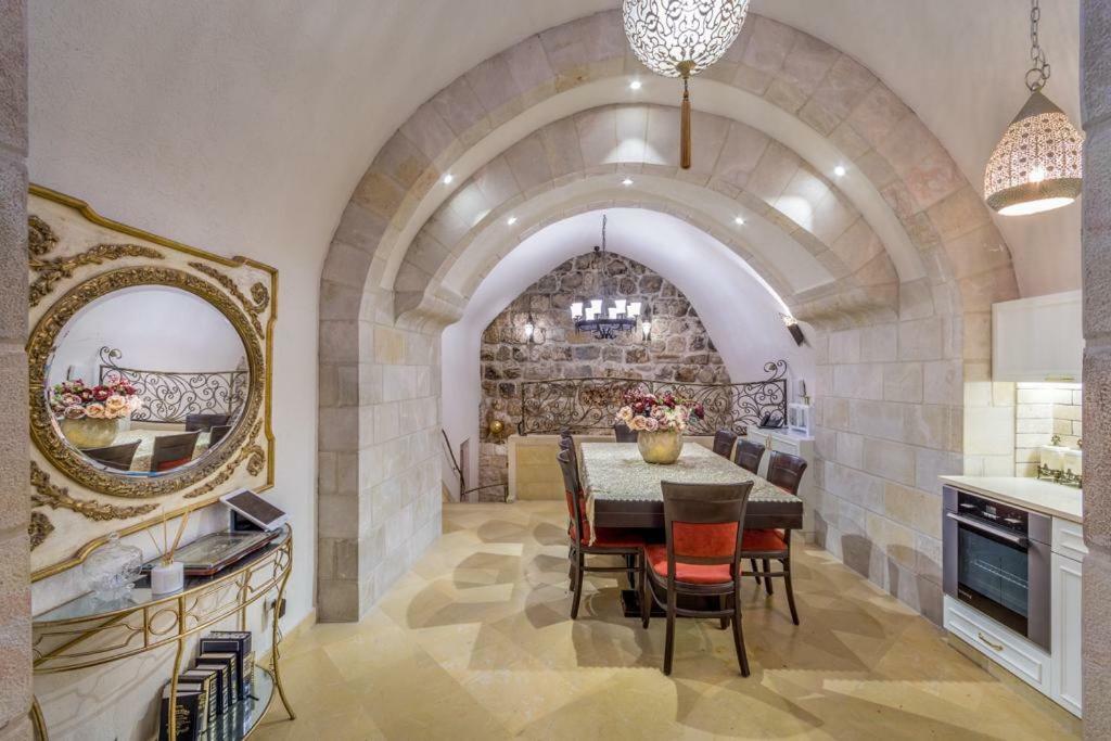 Western Wall Luxury House Jerusalem Exterior photo