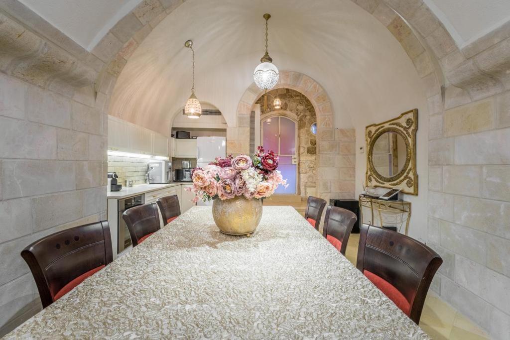 Western Wall Luxury House Jerusalem Exterior photo