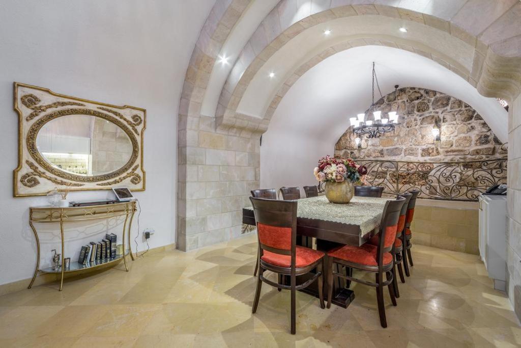 Western Wall Luxury House Jerusalem Exterior photo